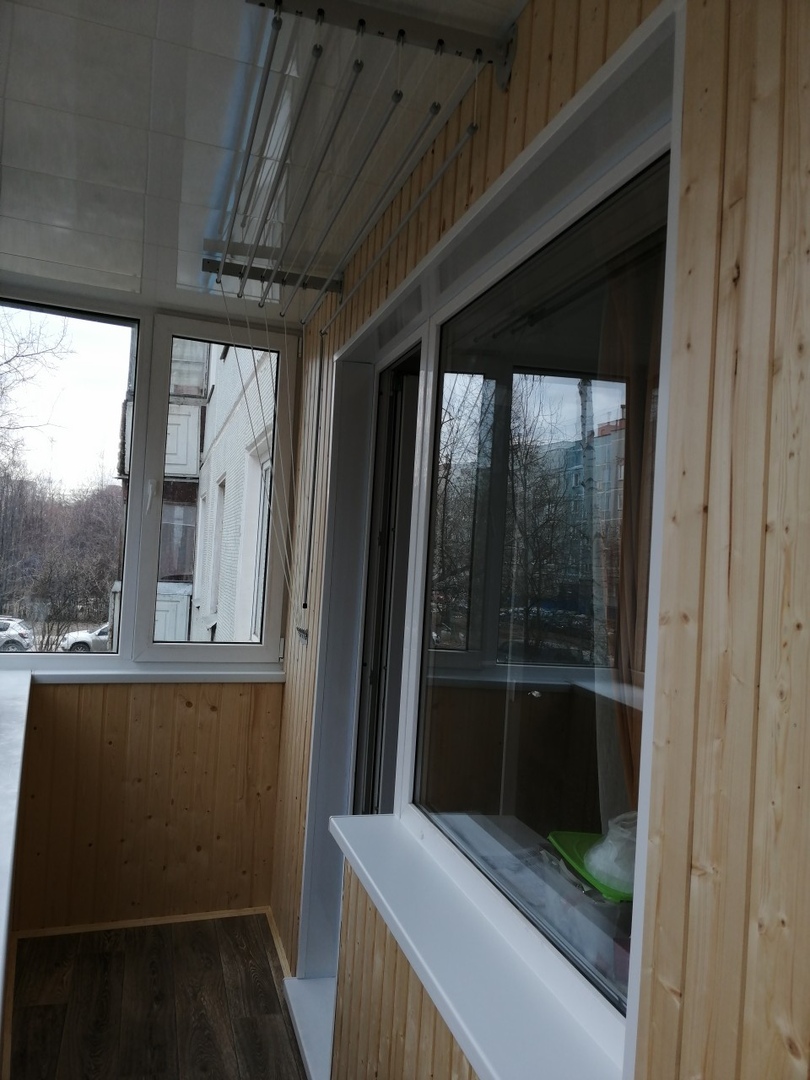 Остекление углового балкона с отделкой деревом в доме I-515/9Ш - фото 2